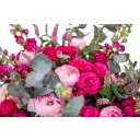 Bouquet of spray roses and ranunculus